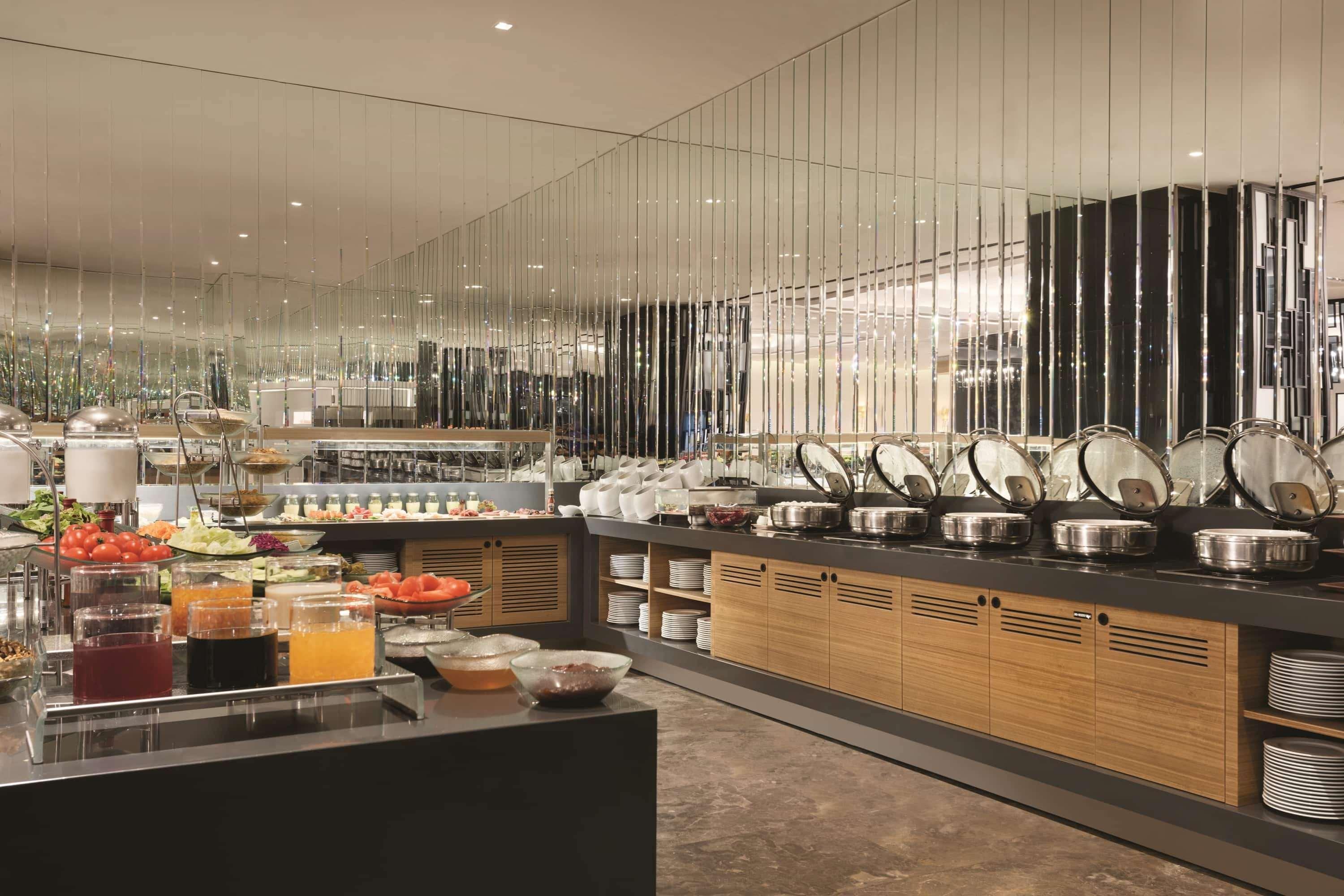 Tryp By Wyndham Istanbul Basin Ekspres Hotel Exterior foto The buffet at the hotel