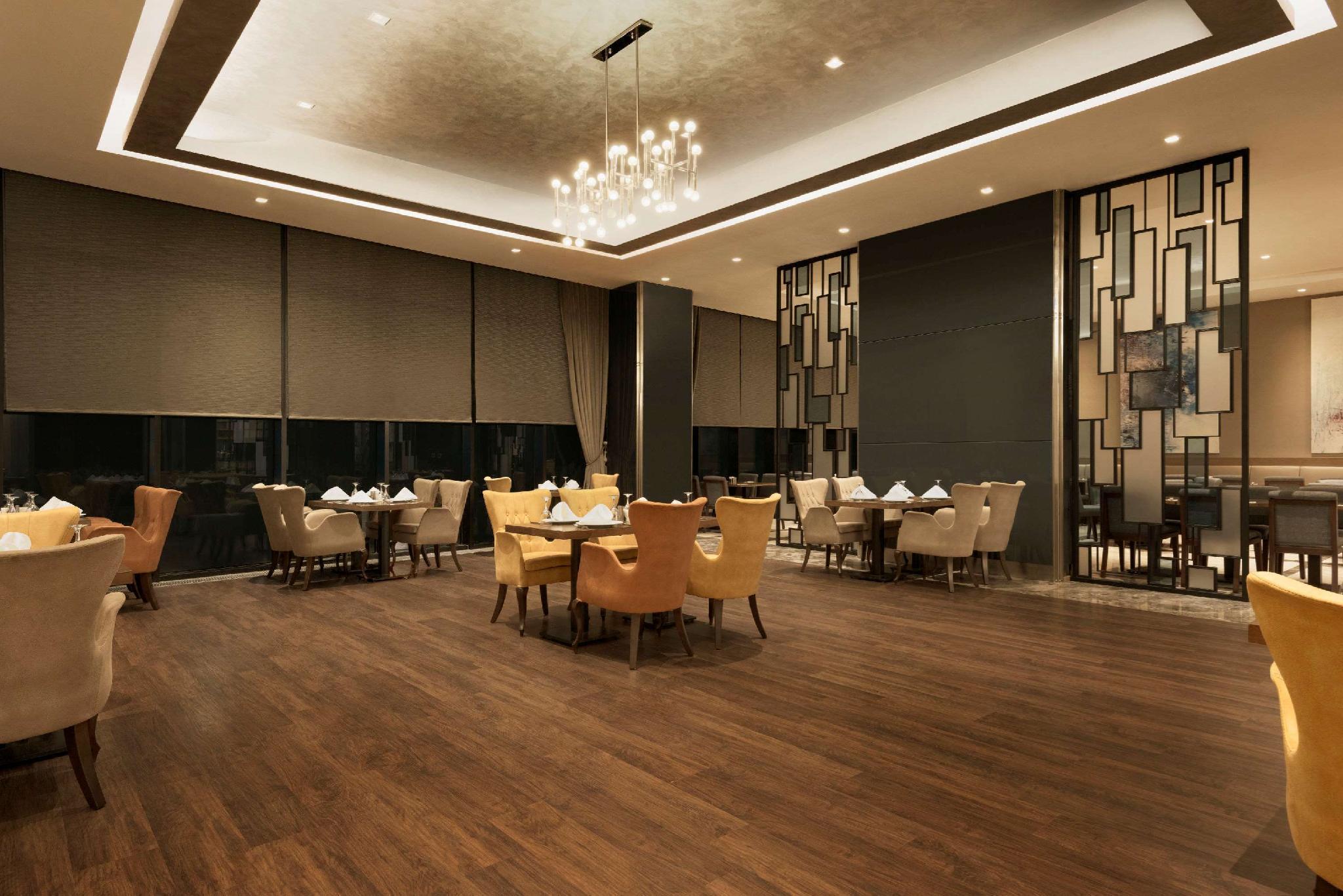 Tryp By Wyndham Istanbul Basin Ekspres Hotel Exterior foto The restaurant