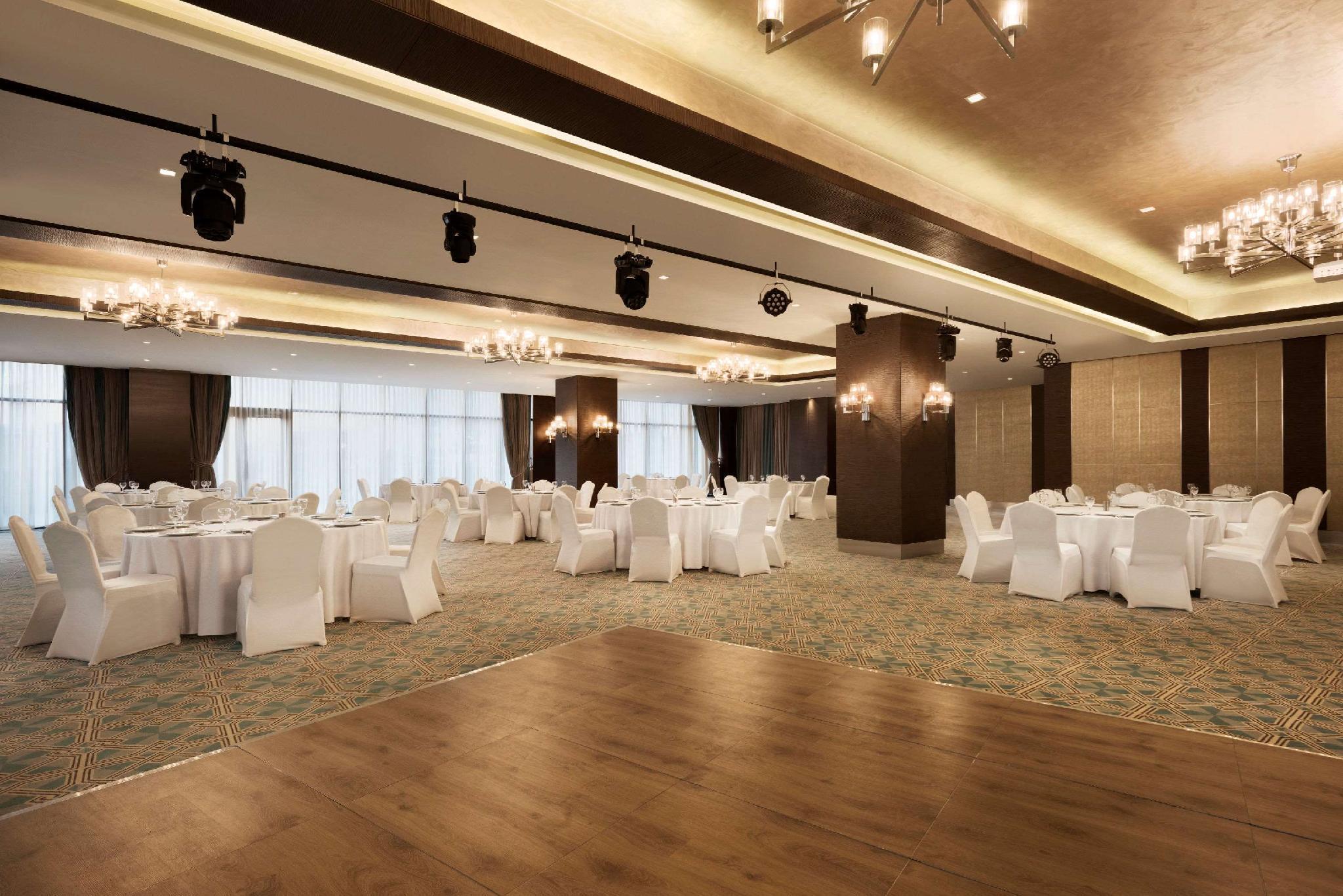 Tryp By Wyndham Istanbul Basin Ekspres Hotel Exterior foto The ballroom