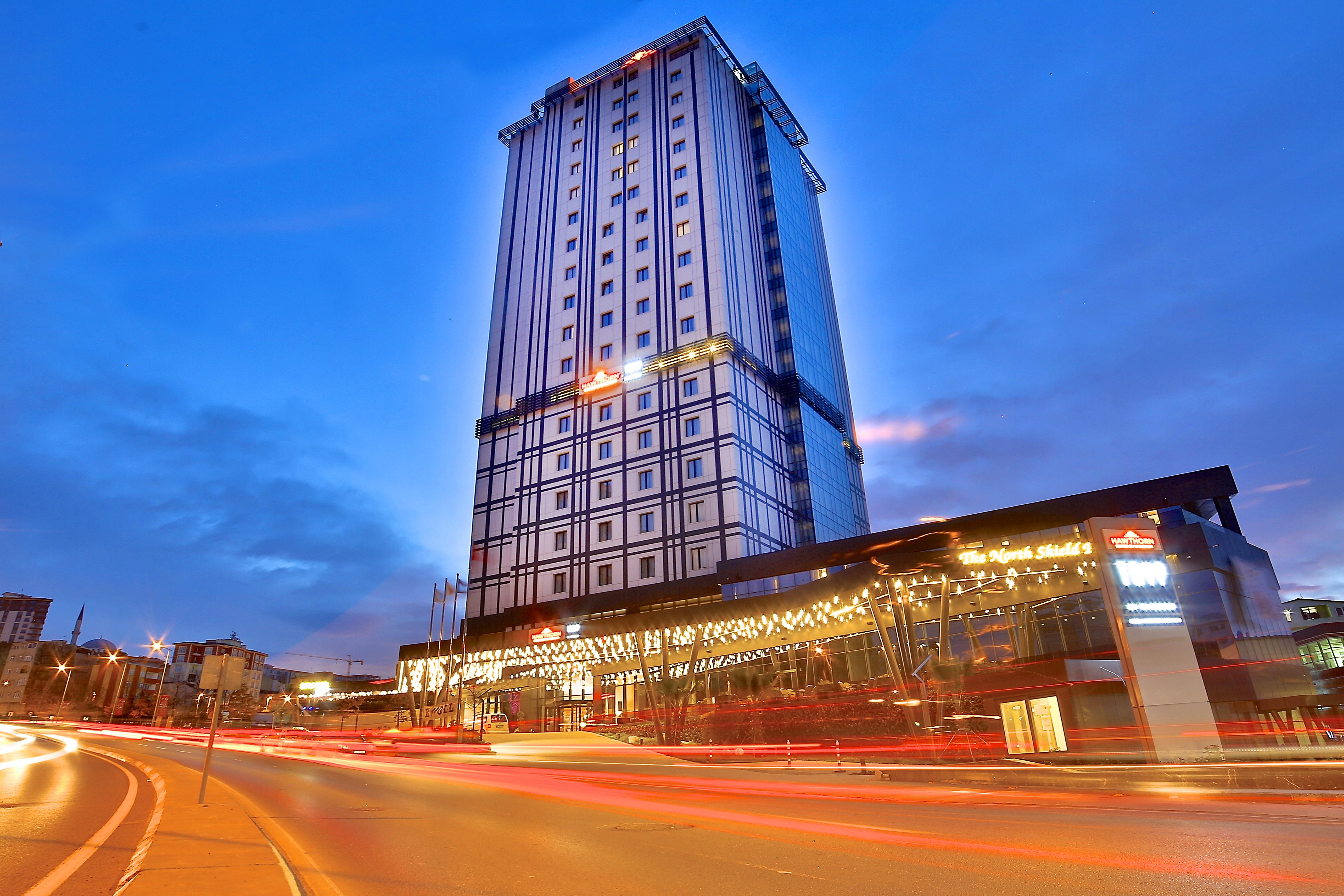 Tryp By Wyndham Istanbul Basin Ekspres Hotel Exterior foto The hotel at night