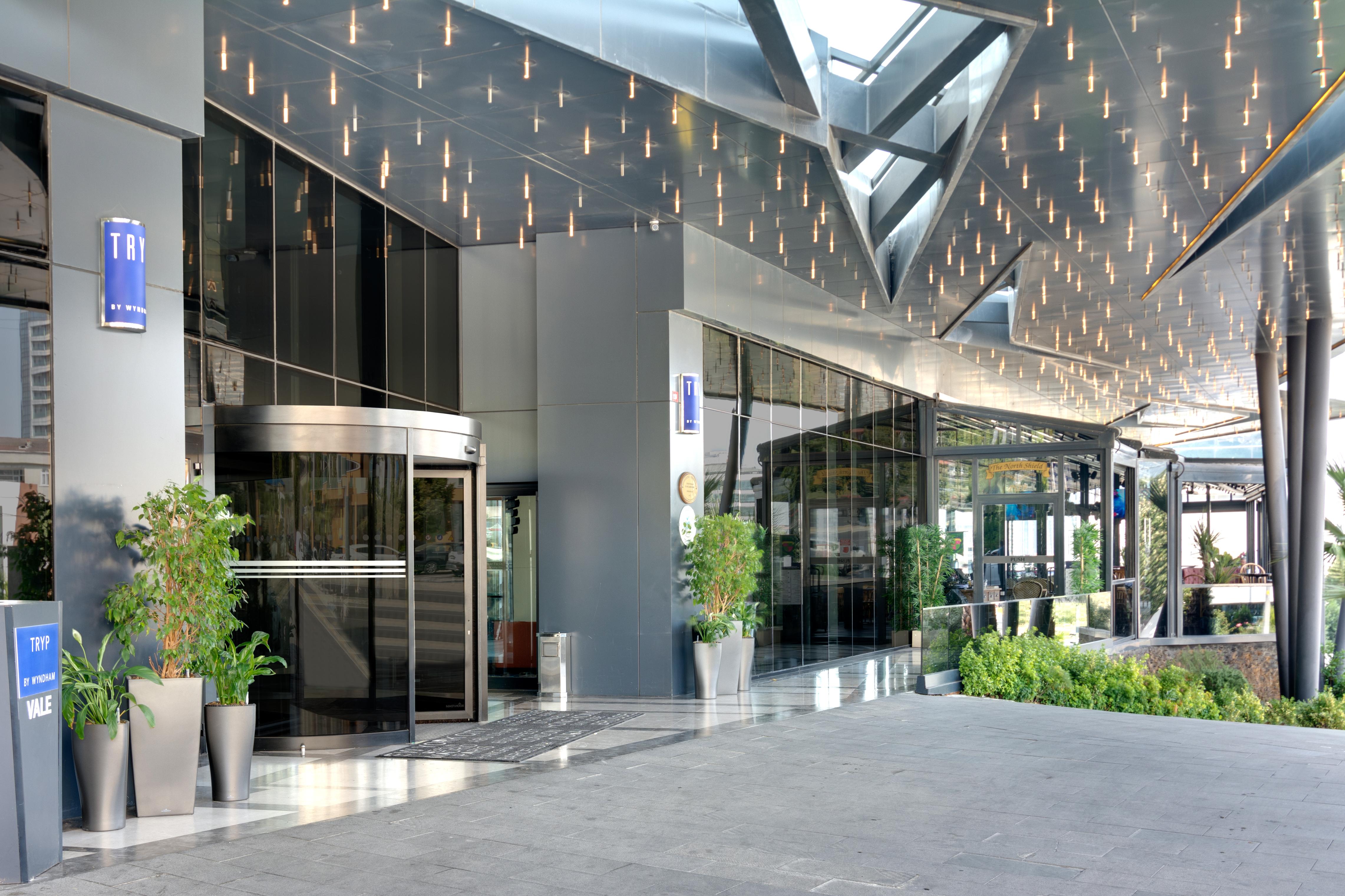 Tryp By Wyndham Istanbul Basin Ekspres Hotel Exterior foto Entrance