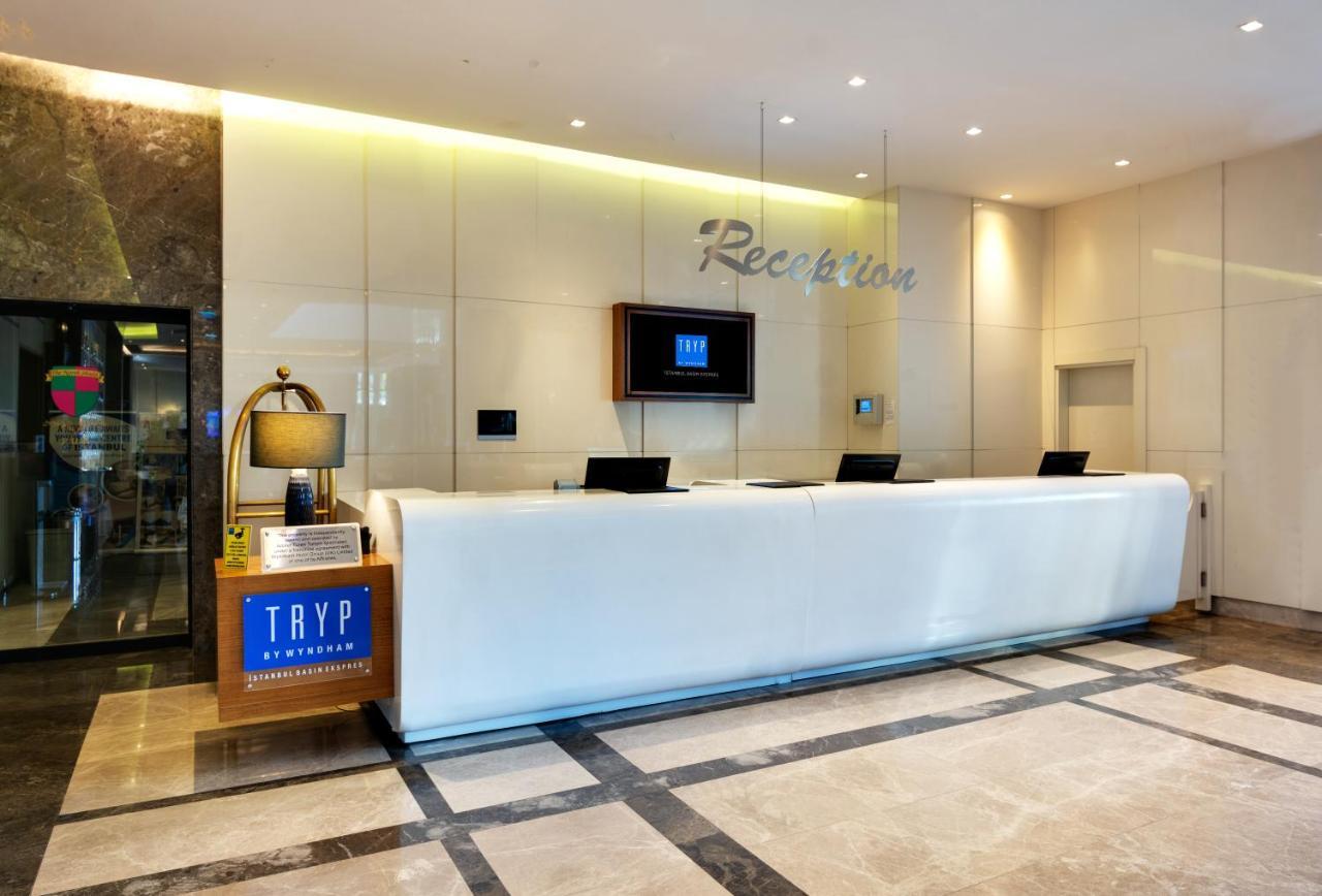 Tryp By Wyndham Istanbul Basin Ekspres Hotel Exterior foto Reception desk