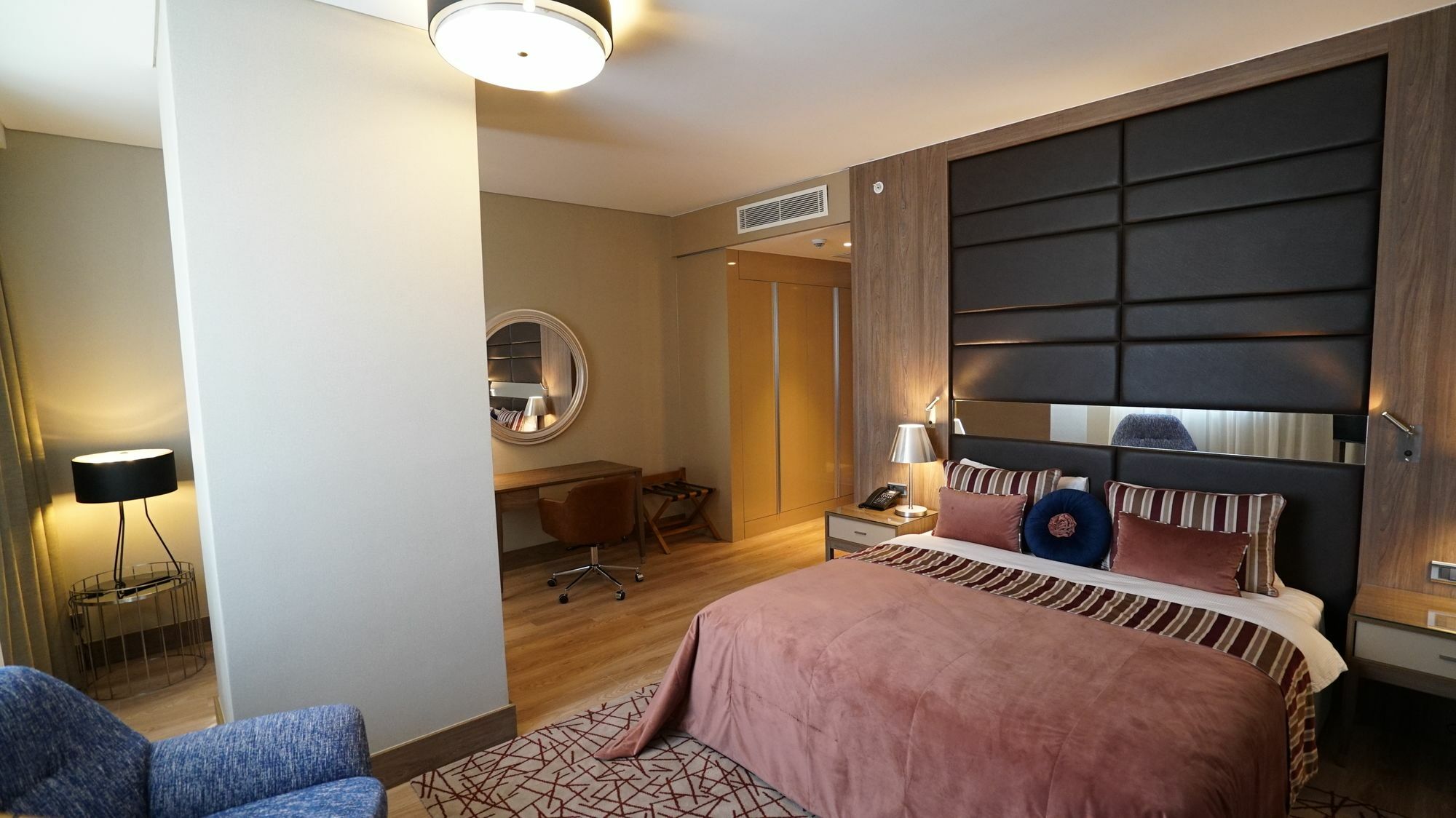 Tryp By Wyndham Istanbul Basin Ekspres Hotel Exterior foto A bedroom at the hotel