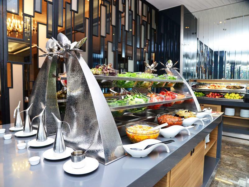 Tryp By Wyndham Istanbul Basin Ekspres Hotel Exterior foto A salad bar