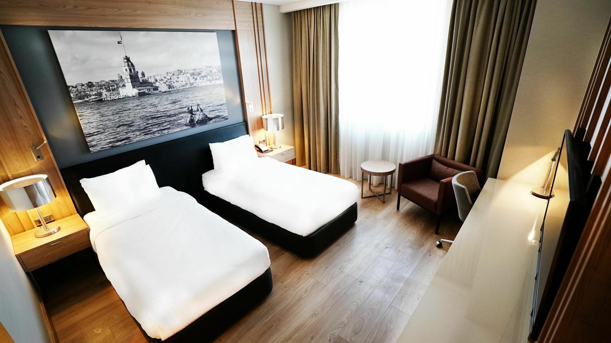 Tryp By Wyndham Istanbul Basin Ekspres Hotel Exterior foto A room at the hotel