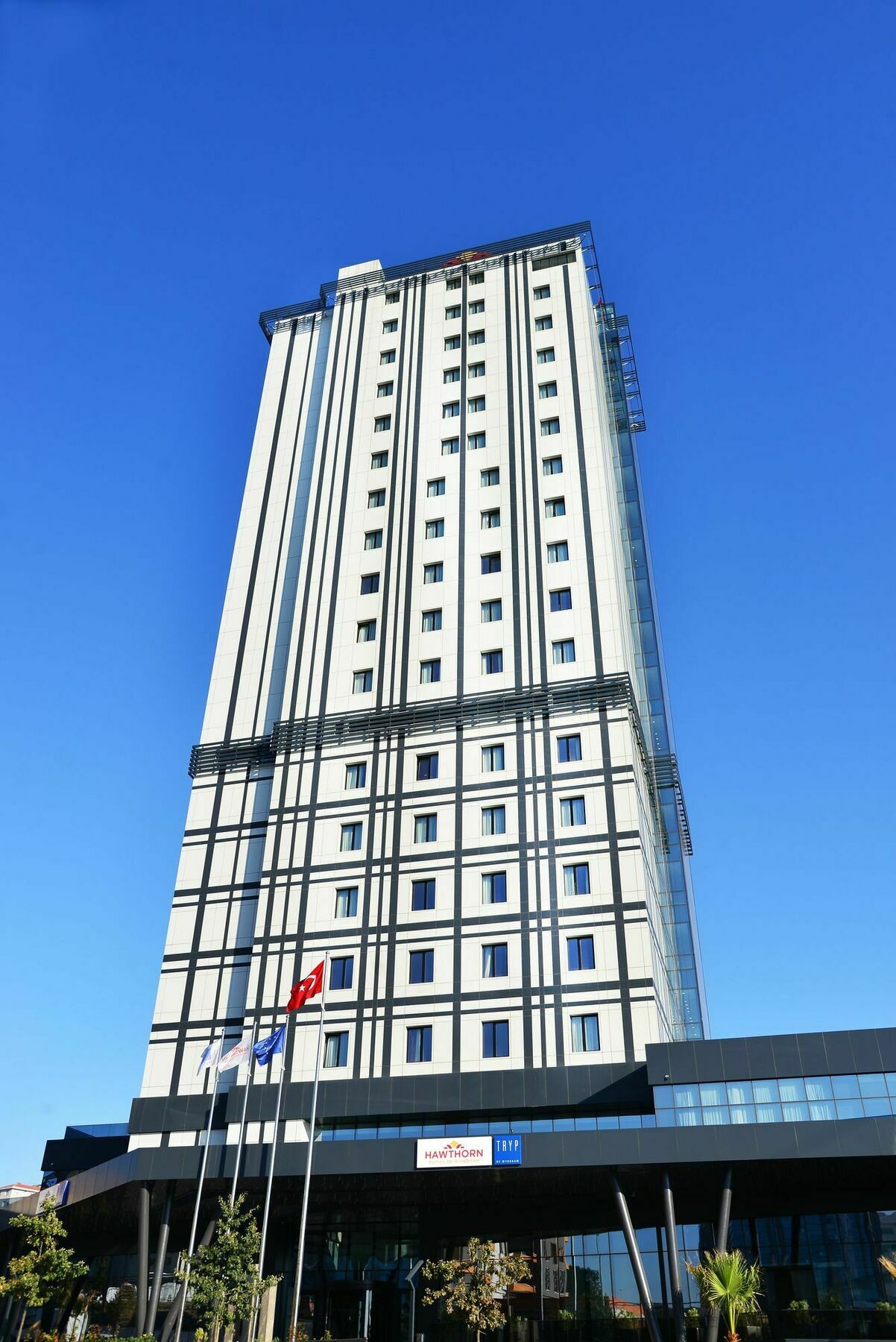 Tryp By Wyndham Istanbul Basin Ekspres Hotel Exterior foto The hotel in 2019