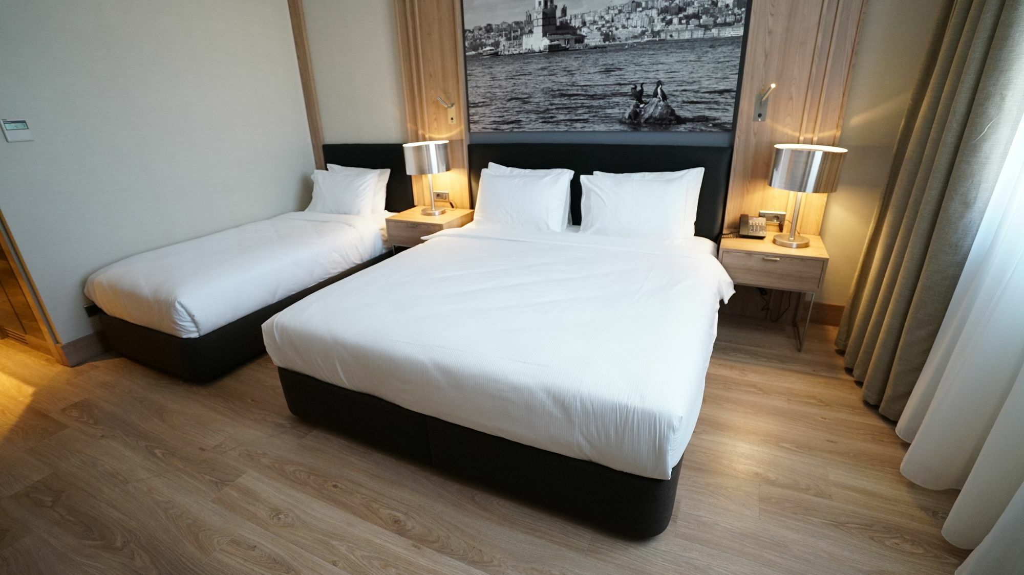 Tryp By Wyndham Istanbul Basin Ekspres Hotel Exterior foto A room at the hotel
