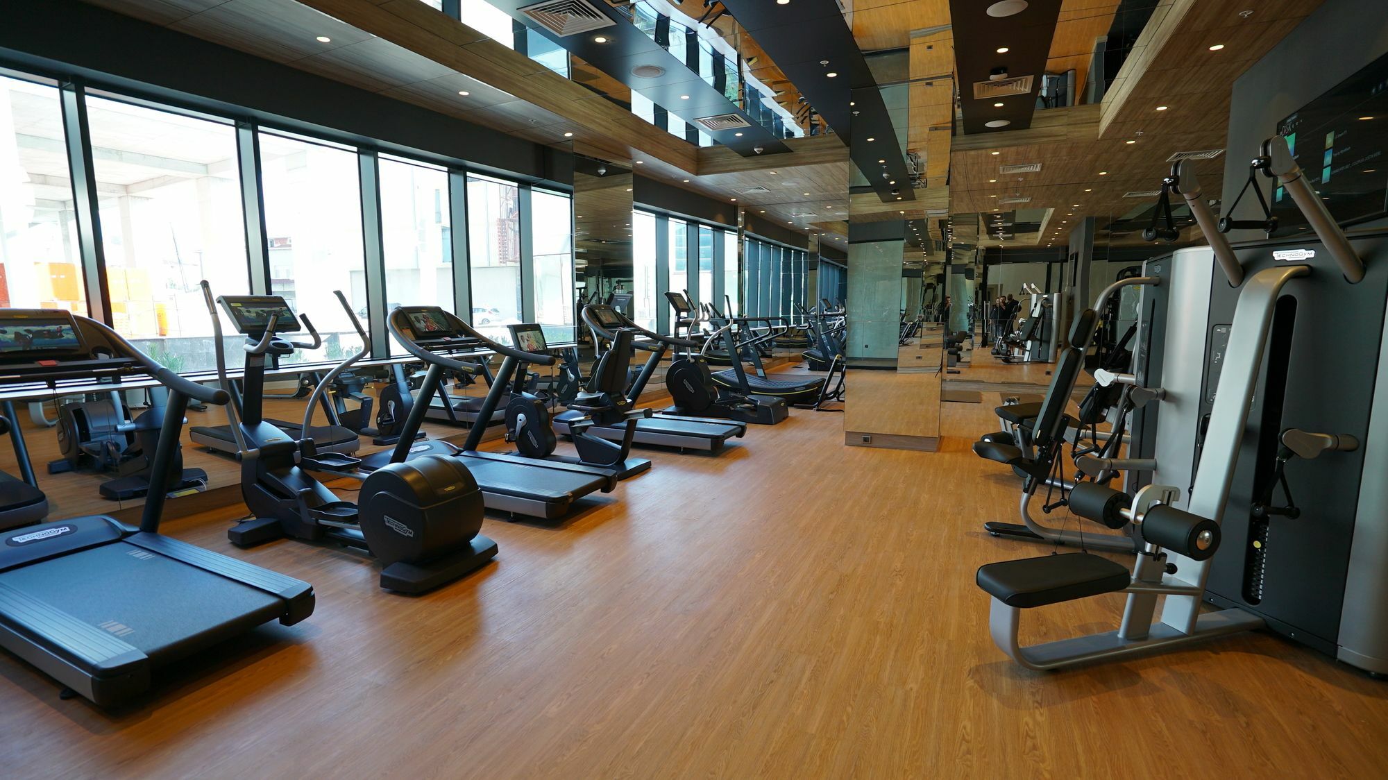 Tryp By Wyndham Istanbul Basin Ekspres Hotel Exterior foto A gym in a hotel