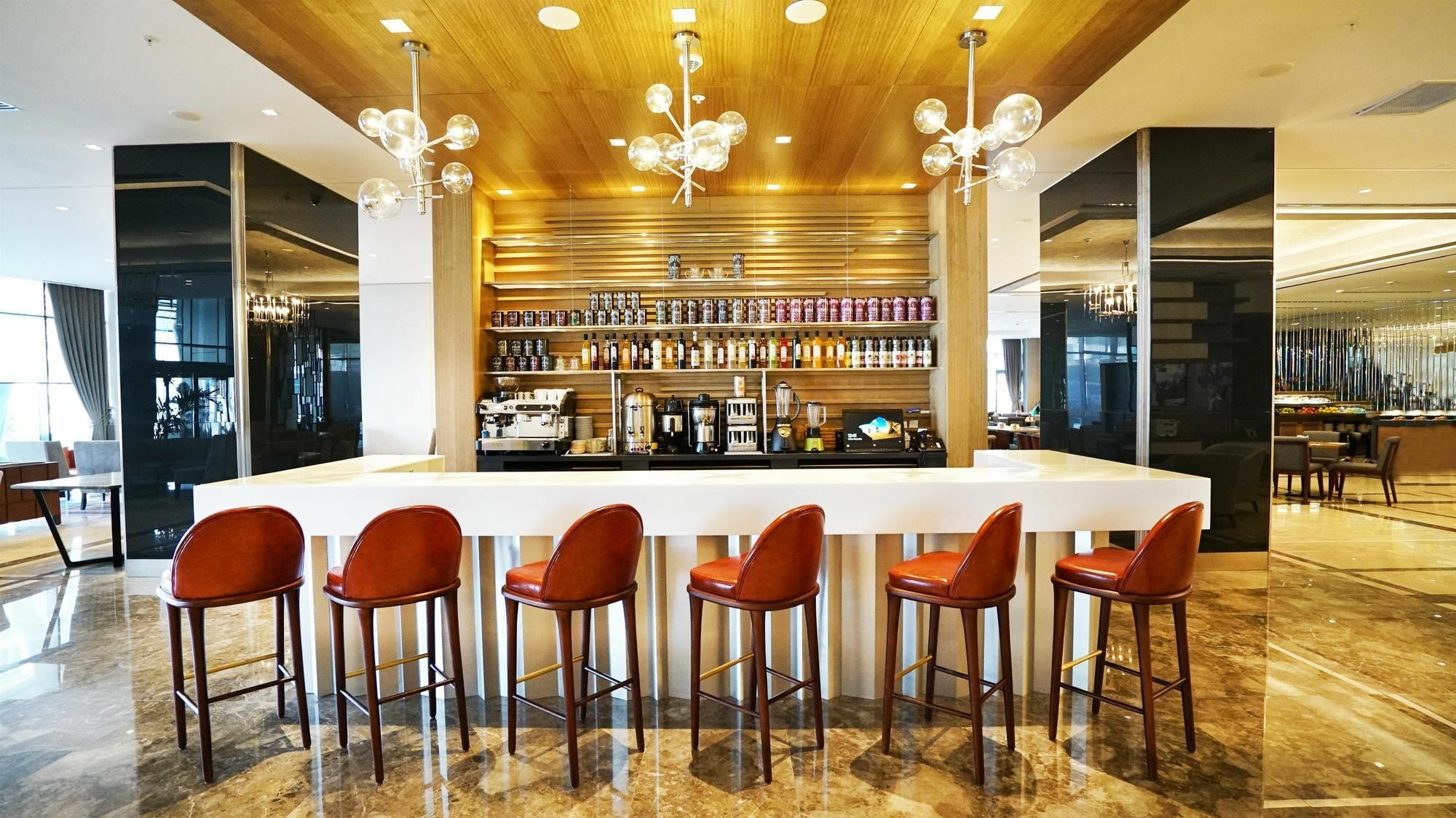 Tryp By Wyndham Istanbul Basin Ekspres Hotel Exterior foto The bar at the lounge